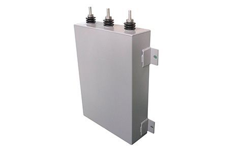 電容器的容量大小與什么有關(guān)？為什么？